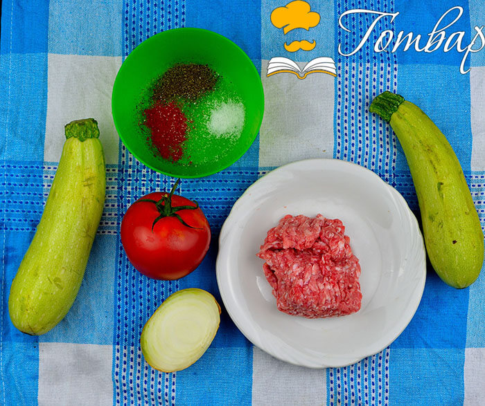Готвар, рецепта - Пълнени тиквички с кайма и домати